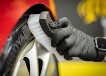 Kartáč na čištění pneumatik s nylonovými vlákny, bílý (3)