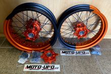 SMPRO PLATINUM zakázková supermoto kola s cush drive KTM 690/HUSQVARNA 701/GASGAS 700 půlené ráfky černá/oranžová - sada SMPRO PLATINUM zakázková supermoto kola s cush drive KTM 690/HUSQVARNA 701/GASGAS 700 půlené ráfky černá/oranžová - sada